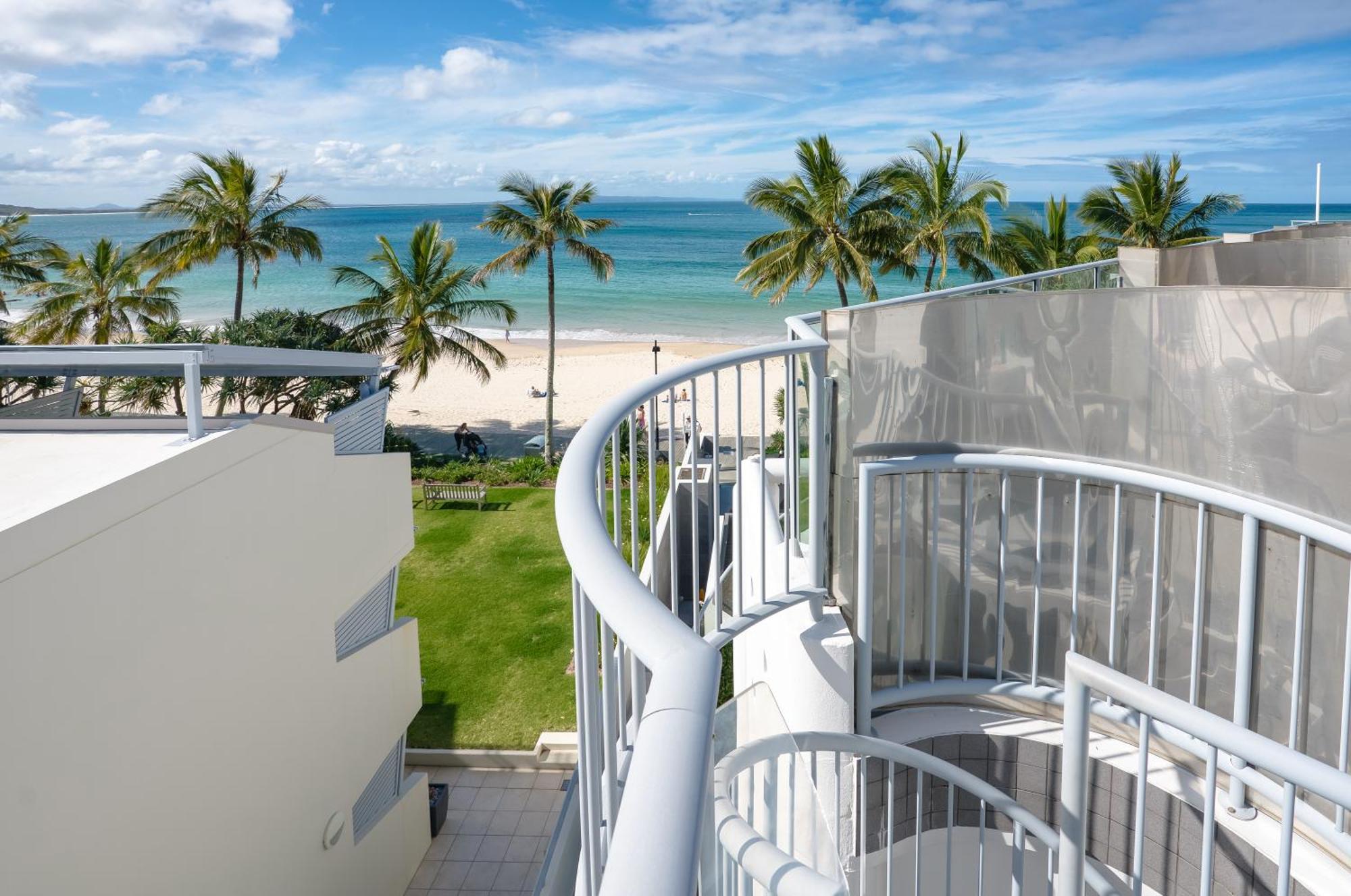 On The Beach Noosa Resort Εξωτερικό φωτογραφία