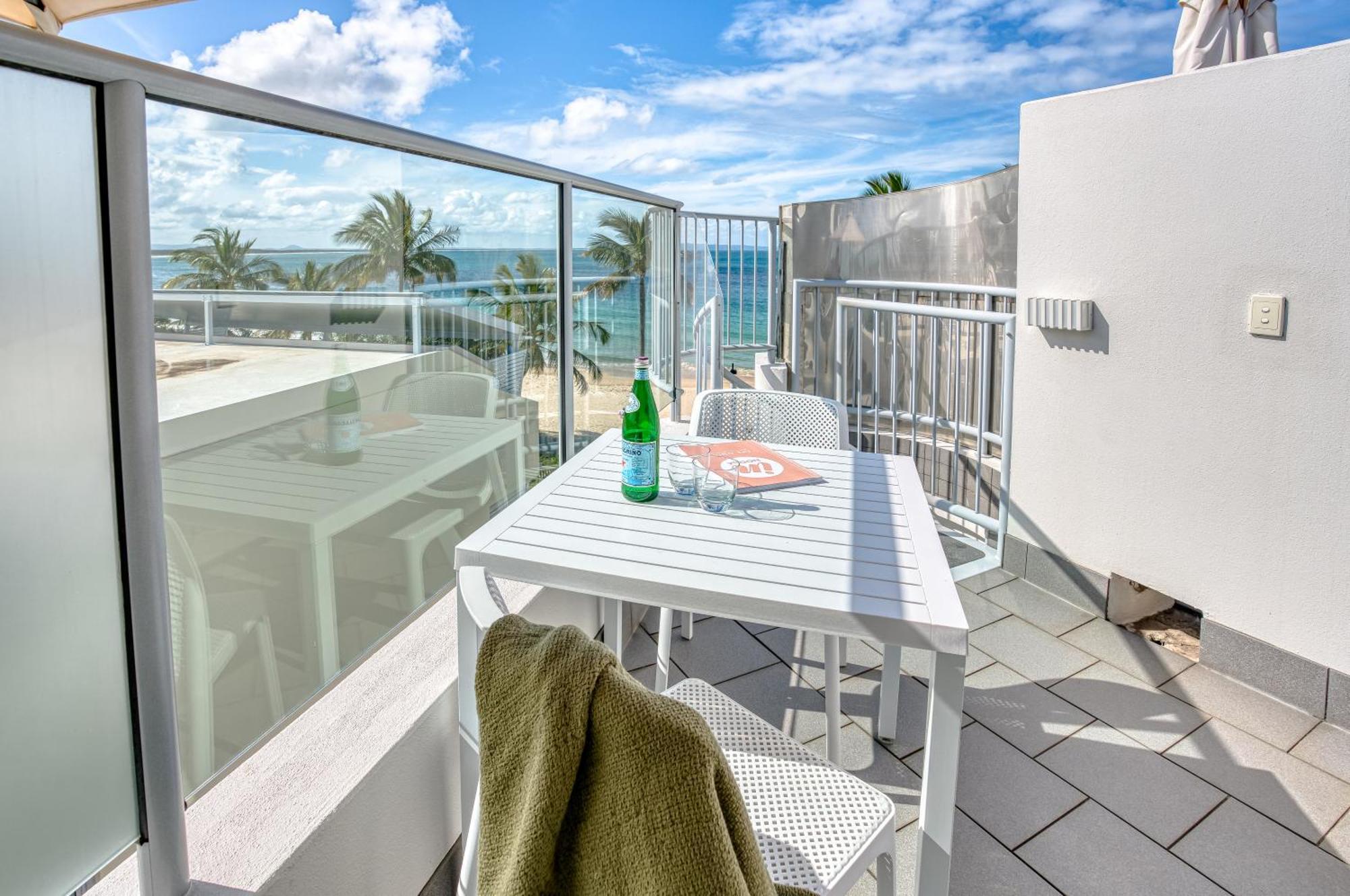 On The Beach Noosa Resort Εξωτερικό φωτογραφία