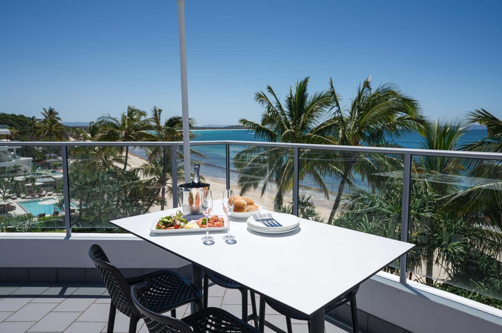On The Beach Noosa Resort Εξωτερικό φωτογραφία